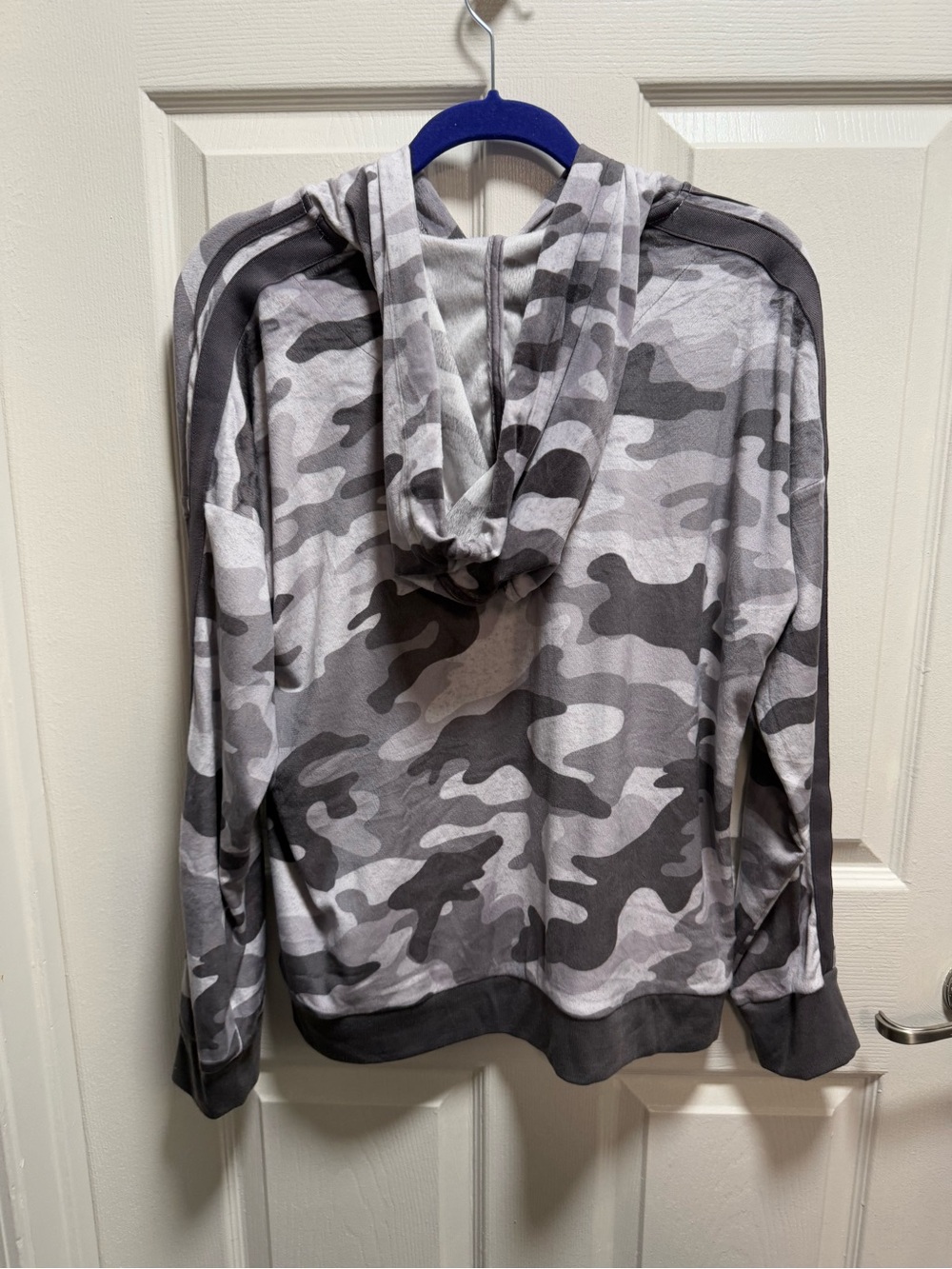 Dkny Womens Gray and White Camo Hooded Pajama Set size L - Picture 4 of 13